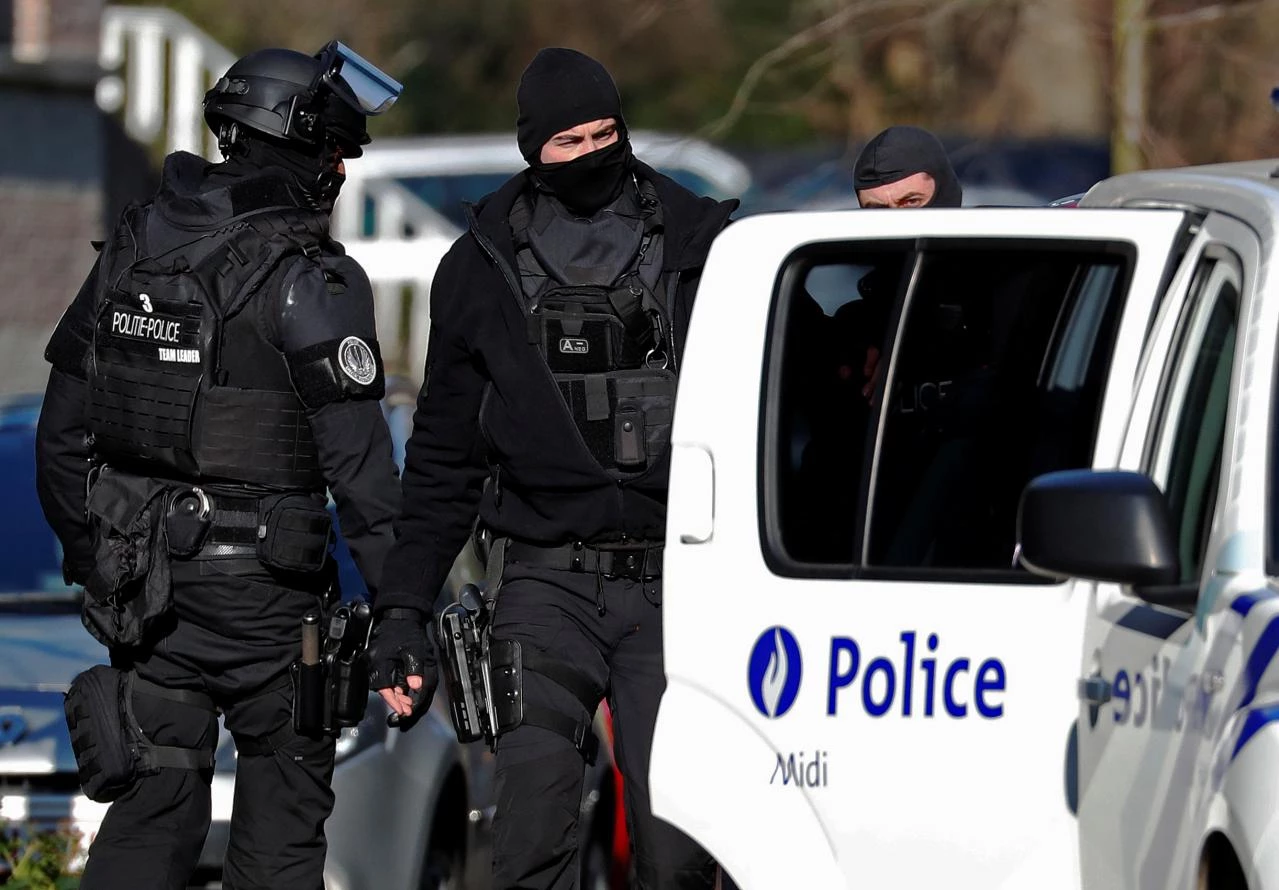 Τρομοκρατική επίθεση στη Λιέγη – Μακελειό με νεκρούς και τραυματίες – Βίντεο-ντοκουμέντο από την στιγμή των πυροβολισμών – Φώναζε ο «Αλλάχ είναι μεγάλος»